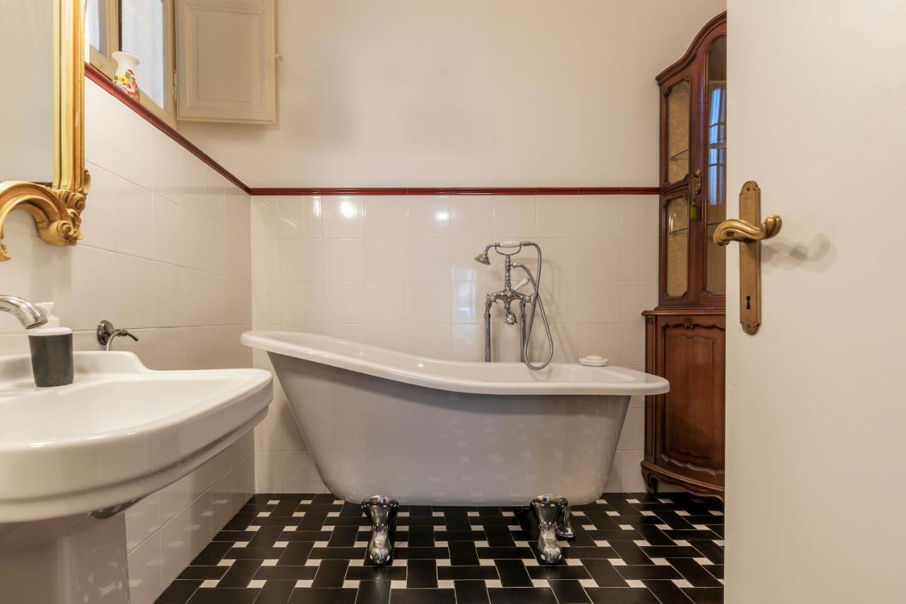 Apartamento Santa Maria Maggiore Roomy And Bright Flat Roma